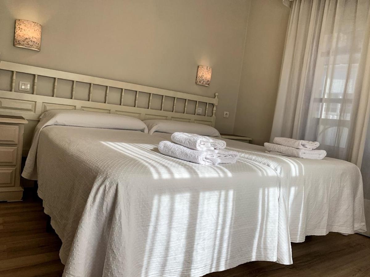 Hostal Restaurante Mendez Вільяфранка-дель-Б'єрсо Екстер'єр фото