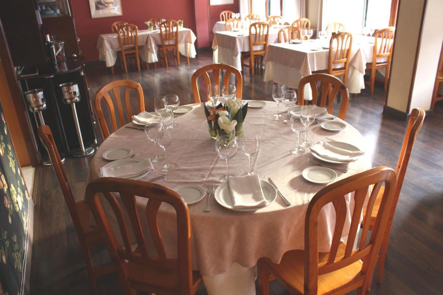 Hostal Restaurante Mendez Вільяфранка-дель-Б'єрсо Екстер'єр фото