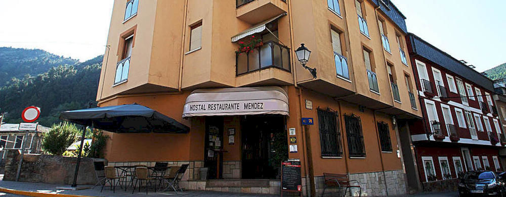 Hostal Restaurante Mendez Вільяфранка-дель-Б'єрсо Екстер'єр фото