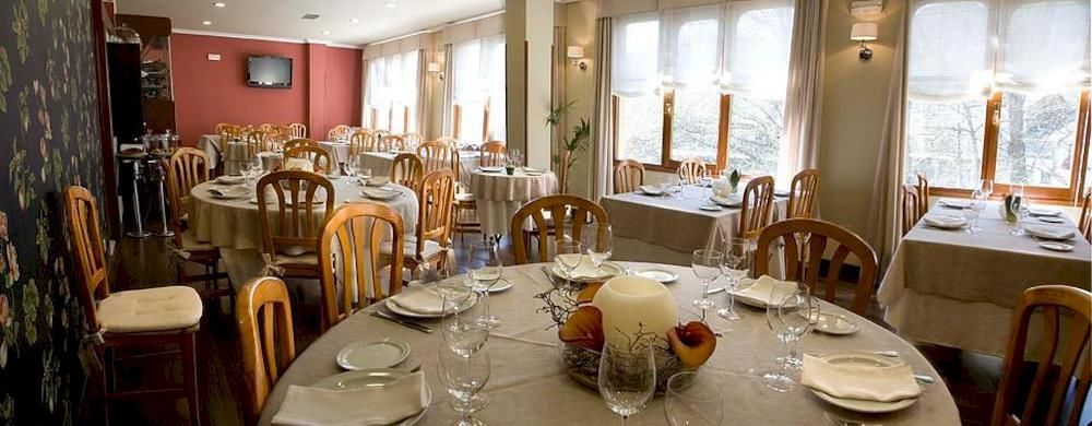 Hostal Restaurante Mendez Вільяфранка-дель-Б'єрсо Екстер'єр фото