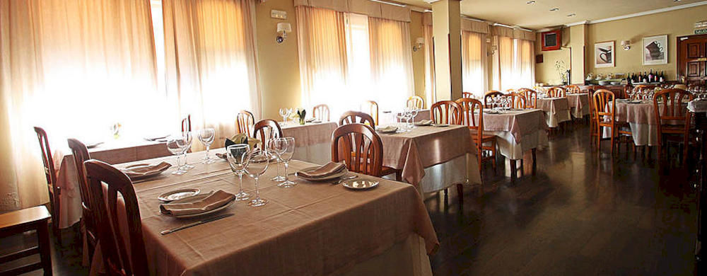 Hostal Restaurante Mendez Вільяфранка-дель-Б'єрсо Екстер'єр фото